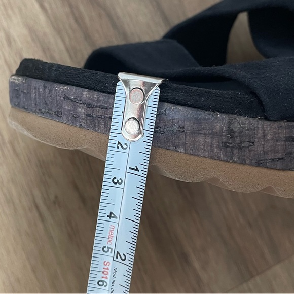 Bernardo Icons Lisa Black Suede Platform Flatform Sandal Size 8 EUC - Picture 10 of 11